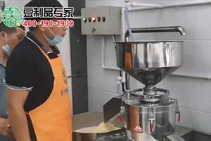 300型豆坊专用豆腐机工作现场2